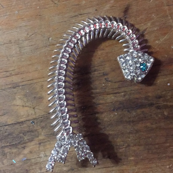 Earring - Picture 1 of 3